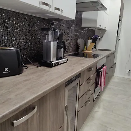 Nordic Style Home, 80m2, 2 Bedroom, Wi-fi, Sauna, Free Parking 公寓 *